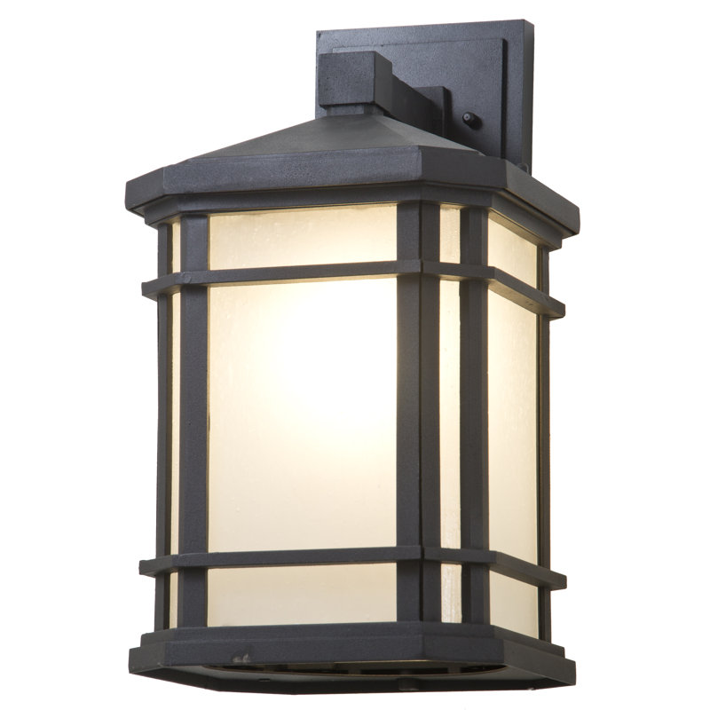 Lanterne murale noire Lybarger, H 15,75 po x l 10 po x P 10 po