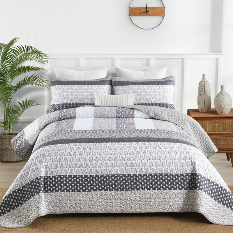 3-Piece Bohemian Stripe Quilt Set Lightweight Microfiber All Season, King Quilt + 2 King Pillowcases, Gray