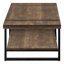 Table basse contemporaine de style contemporain au look rustique en bois récupéré et aux pieds modernes en métal, parfaite pour le salon