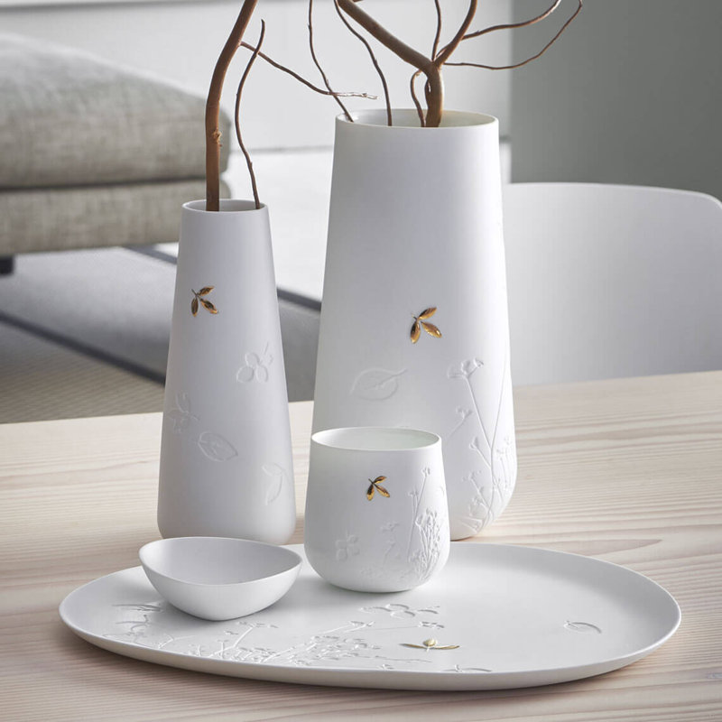 Vase en porcelaine avec feuille flottante dorée, H 3,5 po x l 1,4 po x P 1,4 po