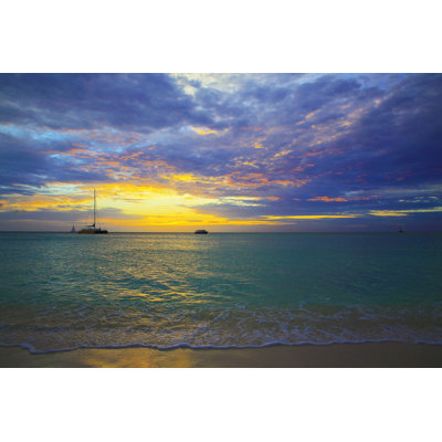 Plage tropicale idyllique au coucher de soleil spectaculaire par Agustavop