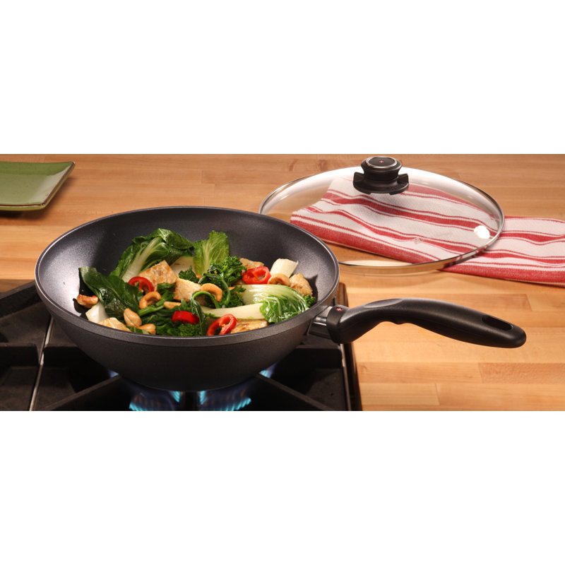 Non Stick Aluminum Wok with Lid, 3.35" H x 11" W x 11" D