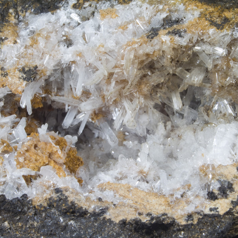 Hémimorphite avec limonite in situ.