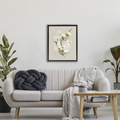 Cadre flottant en papier avec fleurs blanches, design par House Fenway