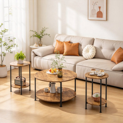 Ensemble de 3 pièces : table basse ronde de style industriel et 2 tables d'appoint avec étagères de rangement à 2 niveaux, plateau en bois et structure en métal, idéal pour le salon.