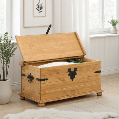 Castillon Blanket Chest
