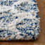 Tapis ivoire / bleu en laine / viscose / coton touffeté à la main Deveraux-588045166