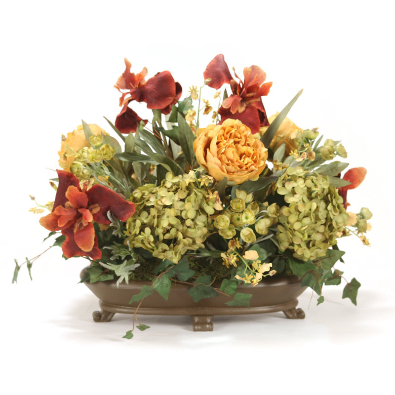 Centre de table iris, hortensia et pivoine dans un vase