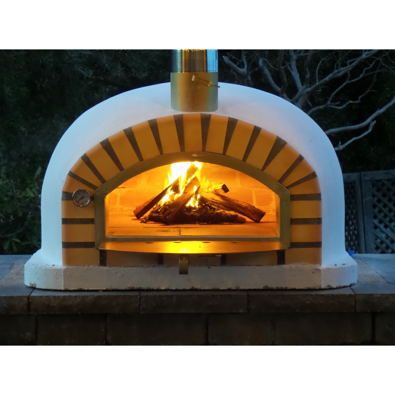 Traditional Brick Wood-Fired Outdoor Pizza Oven