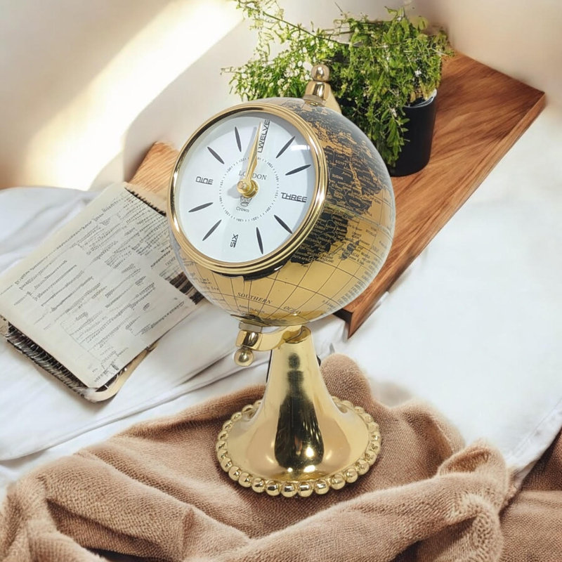 Traditional Roman Numeral Metal Quartz Movement / Crystal Tabletop Clock Gold