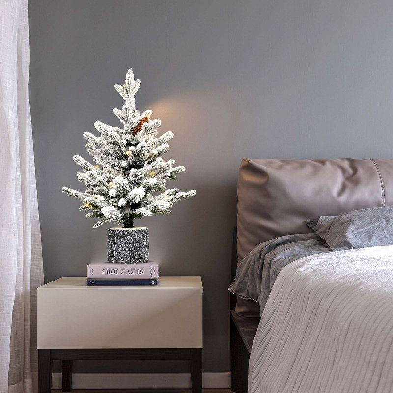 Arbre de Noël floqué avec lumières DEL blanc chaud, pommes de pin et base de pot