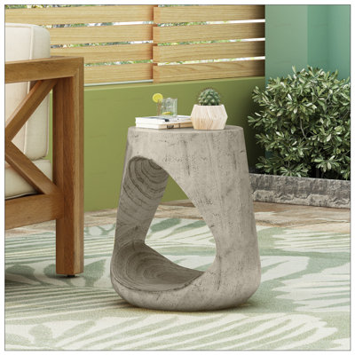 La table d'appoint creuse avec texture semblable au bois pour un décor moderne et minimaliste ajoute du rangement et du style à n'importe quelle pièce.