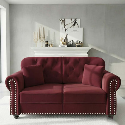 Canapé en velours de 63 po avec garniture cloutée et accoudoirs roulés, canapé Chesterfield moderne de style Mid-Century capitonné avec boutons, bourgogne de 63 po