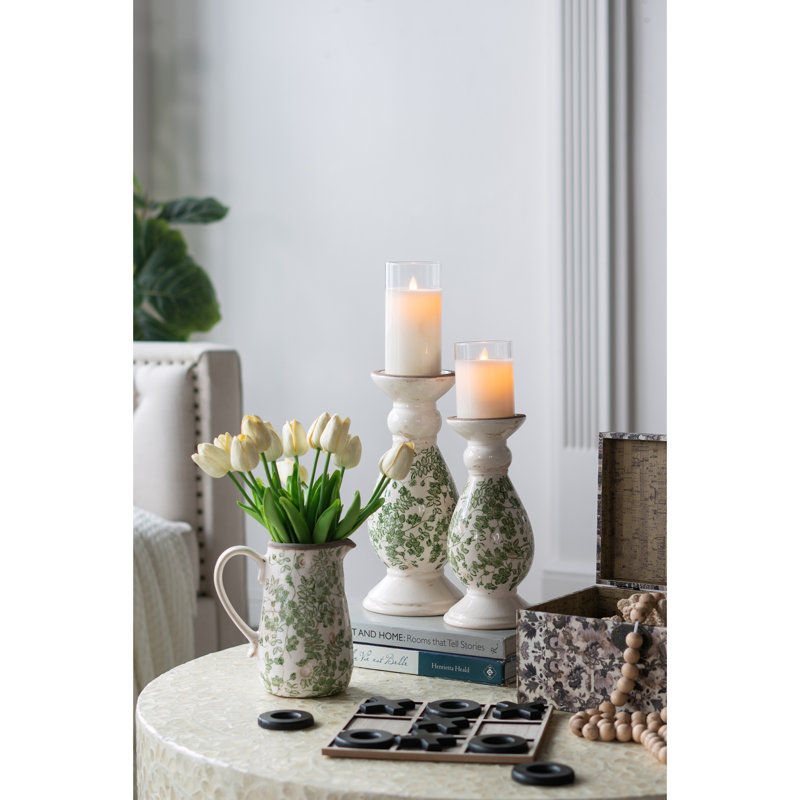 Bougeoir en céramique blanc avec motifs floraux verts, H 12,4 po x l 5,3 po x P 5,3 po