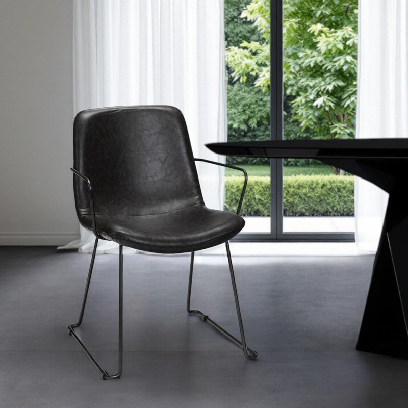 Chaise rembourrée noire en similicuir, Noir