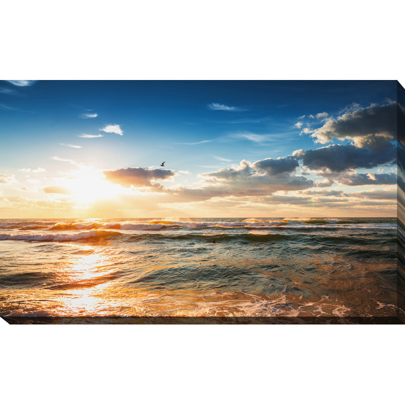 « cloudscape over the sea », reproduction de photo sur toile tendue, H 18 po x l 30 po x P 1 po