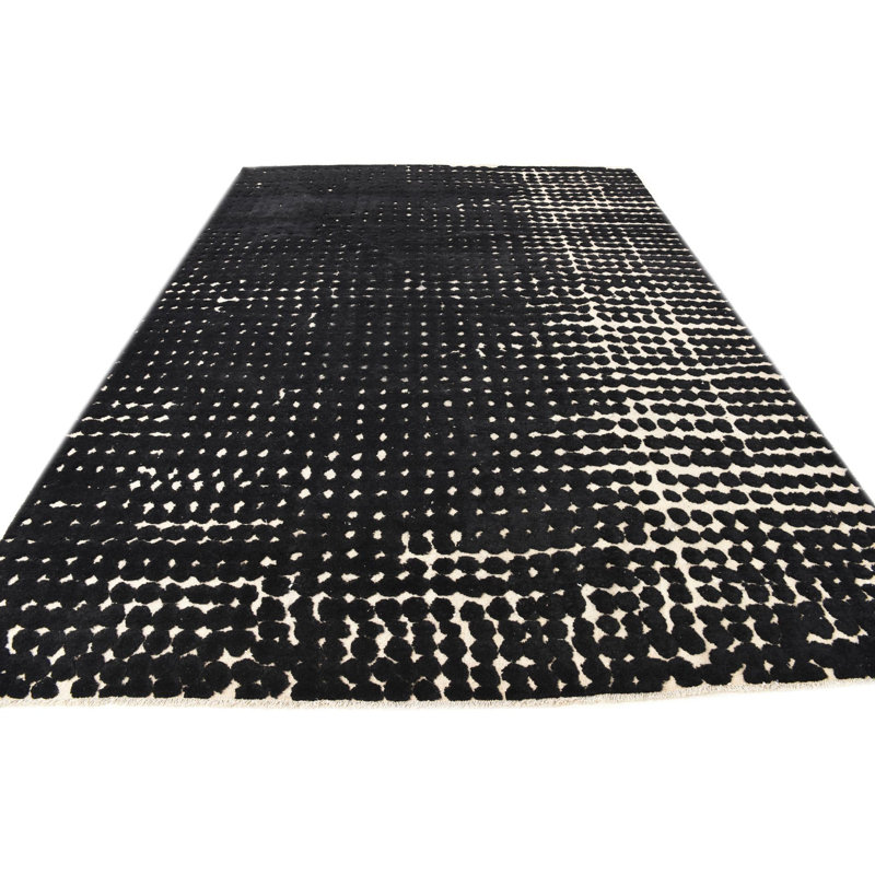 Tapis noir Iniguez