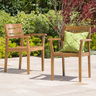 Paire de chaises de salle à manger en bois pour la piscine. , To Water Damage, 22,75 pouces de large. Charme rustique, profond