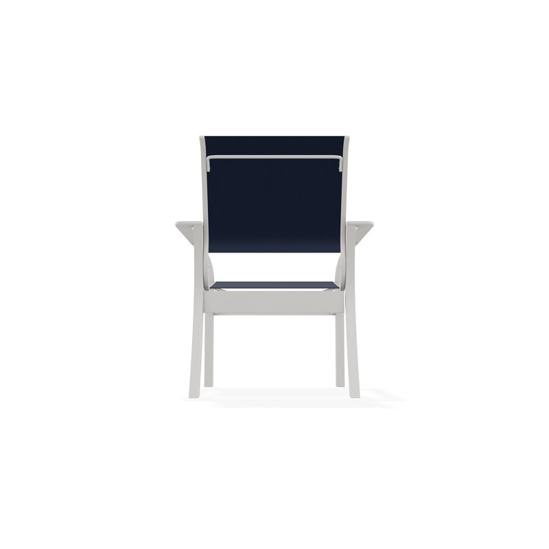 Chaise de café empilable en polymère de qualité marine Leeward Sling, Neige, Bleu marine 13D Sunbrella®