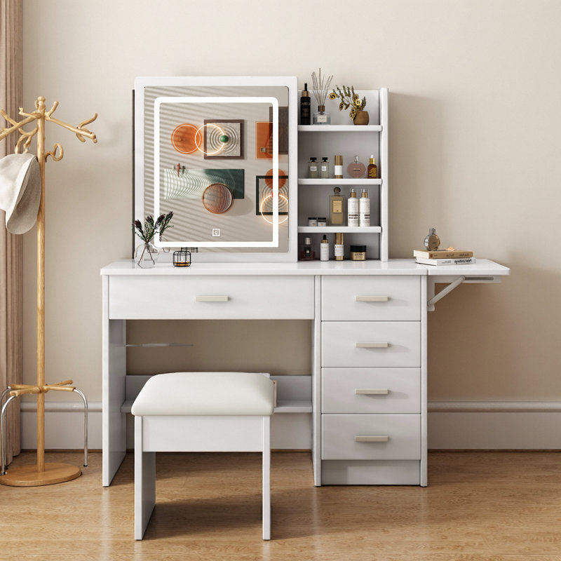 Bureau de coiffeuse avec miroir et lumières pour maquillage avec tablettes ouvertes et chaise