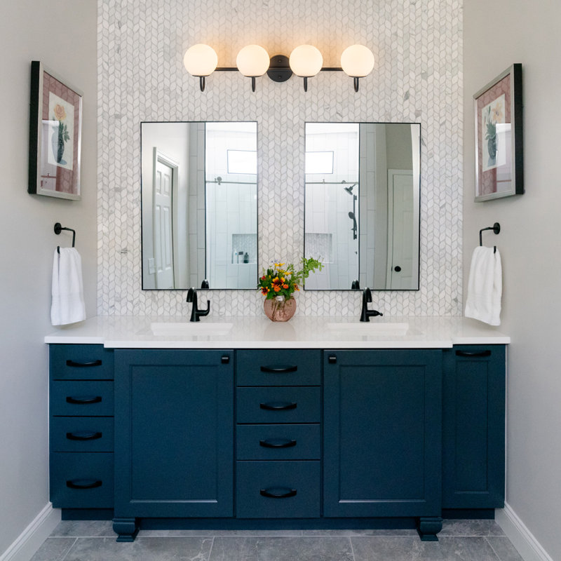 Éclairage pour meuble-lavabo Kaynen, Quatre lumières, Noir mat