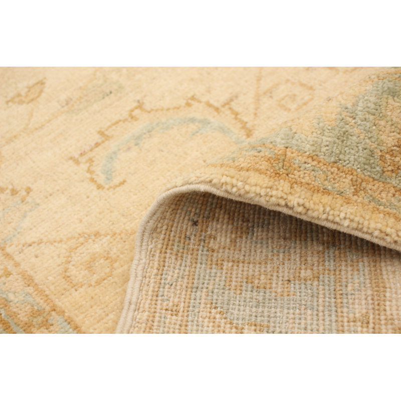 Tapis d’intérieur en laine de couloir 2 pi 9 po x 9 pi 9 po main one-of-kind-noué la 2010 ushak crème Aevin