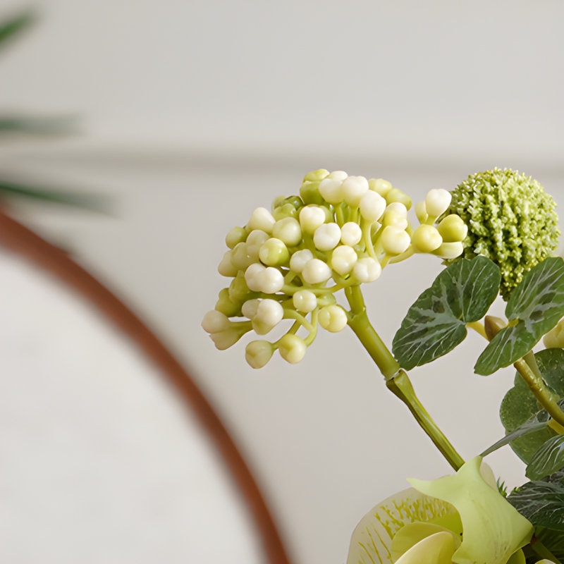 Ornements de fleurs simulées