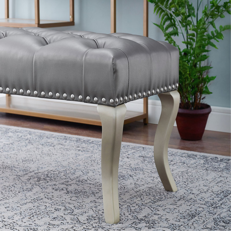 Banc capitonné en tissu avec garniture cloutée