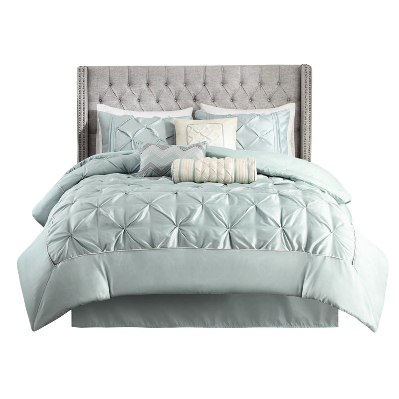 7 Piece Comforter In King Size - Bedding With Fill And Matching Accessories
