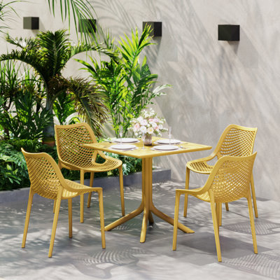 4-Person Outdoor Square Dining Set
