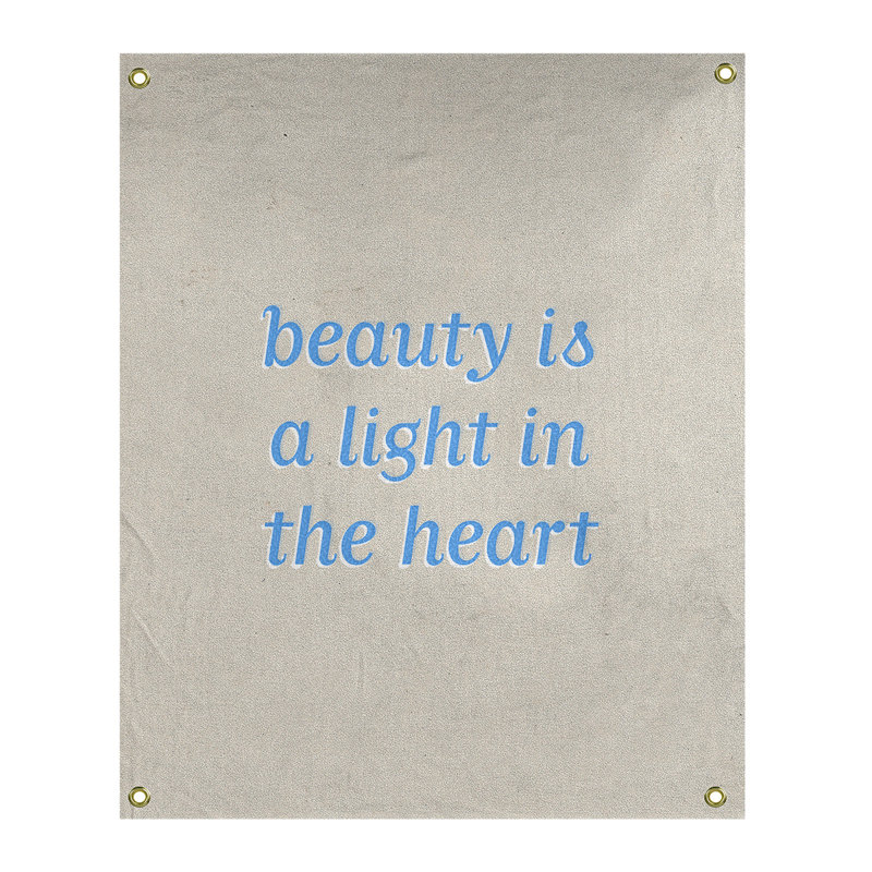 Tapisserie en polyester en citation de beauté, H 36 po x l 26 po, Blanc / bleu contrastant