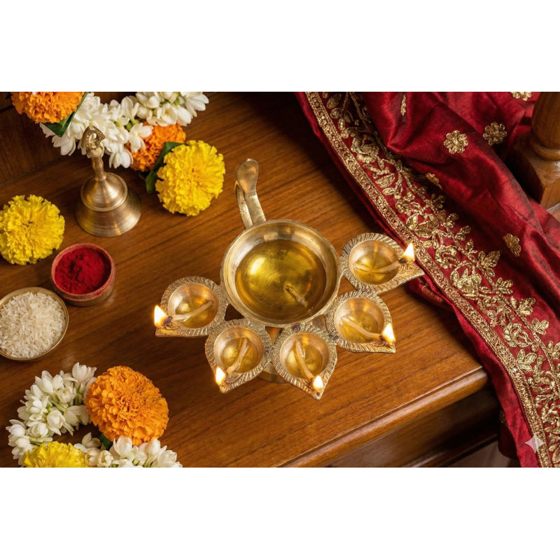 Lampe rituelle indienne faite à la main de 3 po Aarti Diya 3 po pour puja, méditation et décoration spirituelle