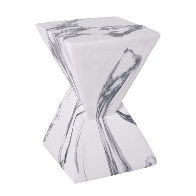Table d'appoint moderne en béton 18,5 po de hauteur, table de bout de patio avec motif cannelé sculptural, table d'appoint minimaliste géométrique résistante aux intempéries pour jardin, balcon et bord de piscine, faux marbre