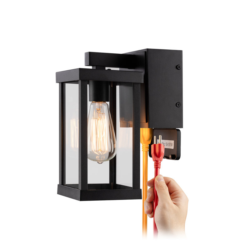 Applique murale d'extérieur classique avec prise GFCI intégrée 1 lumière, Noir mat, H 11,1 po x l 4,82 po x P 8,27 po