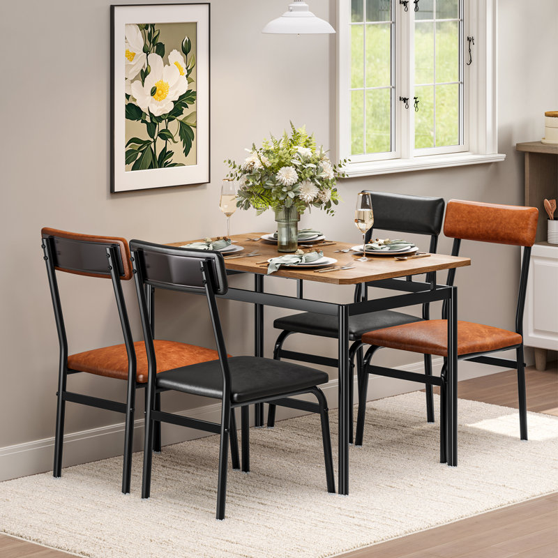Ensemble table et chaises 5 pièces pour 4 personnes, gain de place : table rectangulaire avec 4 chaises rembourrées en PU, structure en métal et plateau en MDF aspect bois brun.