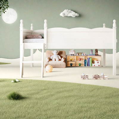 Lit simple mezzanine bas avec tablette de rangement, panneau de fibres à densité moyenne en pin, chambre à coucher rustique moderne