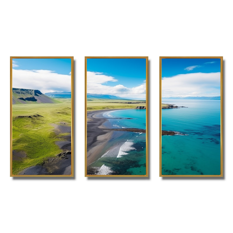 Vue aérienne de la plage en Islande III - plage et océan, art mural, Cadre flottant doré, H 40 po x l 61 po x P 1 po