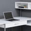Bureau d'ordinateur moderne et minimaliste-794534286
