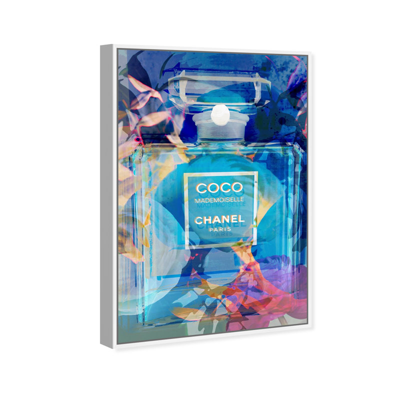 «Fashion and Glam Circe Perfume», bleu glamour - impression, H 36 po x l 24 po, Cadre en bois blanc