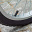 Trottinette ajustable en bleu riche avec panier et porte-gobelet, 16 roues pour enfants de 5 à 12 ans