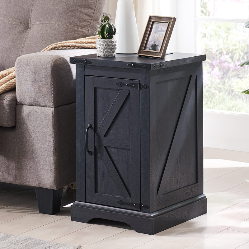 Table de bout avec station de charge Rasema Farmhouse, table de chevet en bois avec porte de grange, tablette de rangement réglable