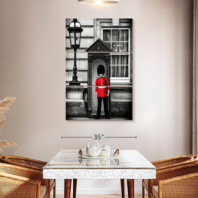 Nicci Buckingham Palace Guard London