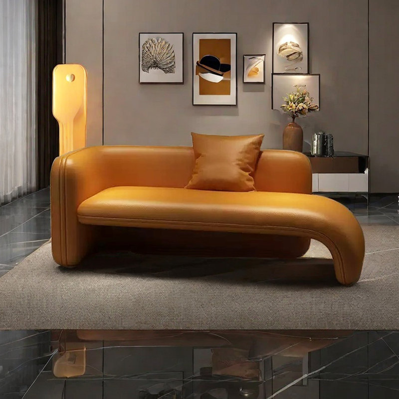 Loutitia, Orange, Accoudoir à gauche (vu de face)