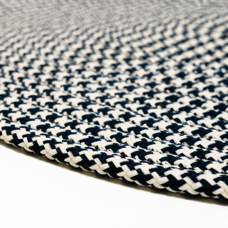 Tapis intérieur / extérieur Milton Houndstooth - bleu marine, Ovale 2 pi 3 po x 3 pi 10 po
