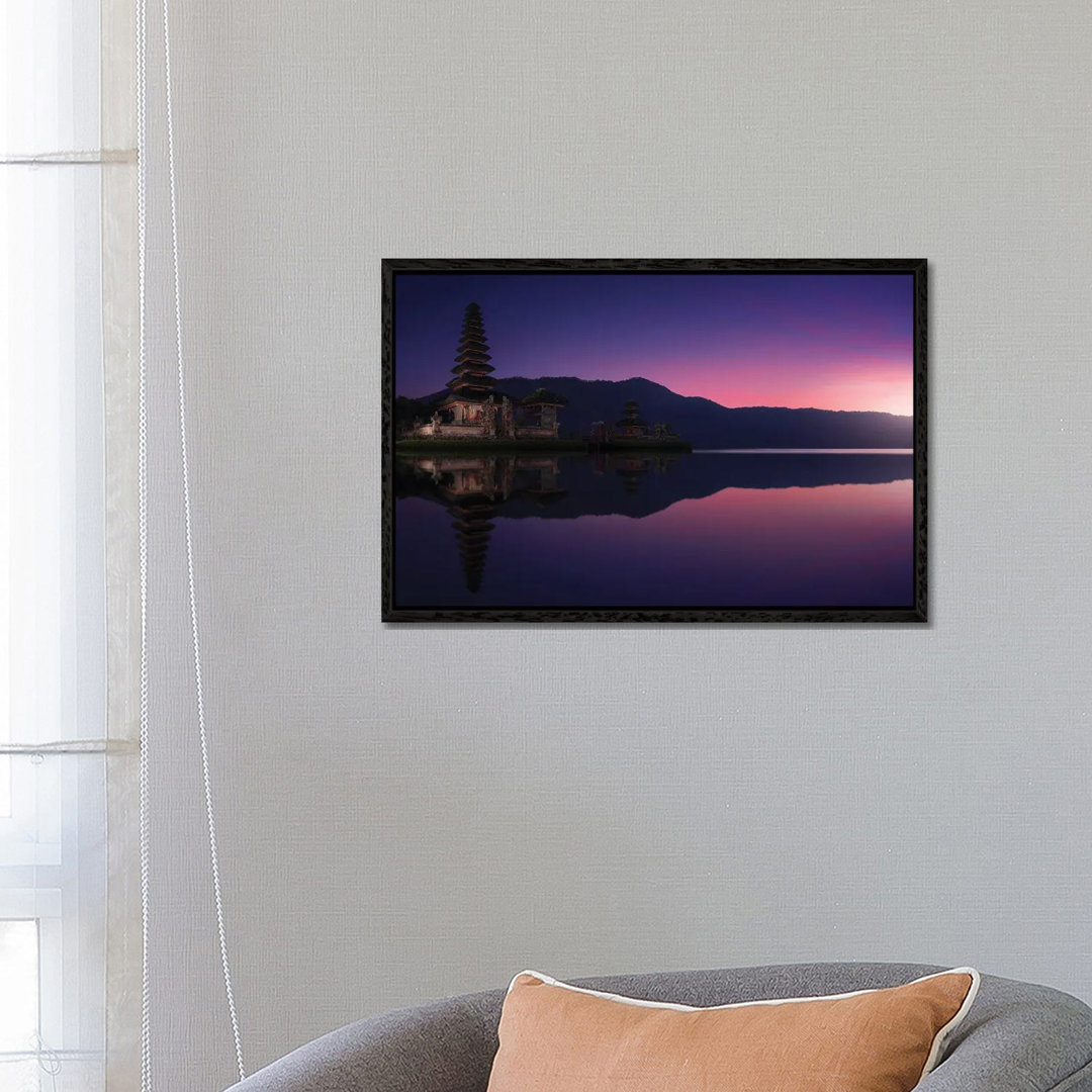 Ulun Danu Bratan Tempel in der Morgendämmerung von Merakiphotographer - Gallery-Wrapped Canvas Giclée on Canvas