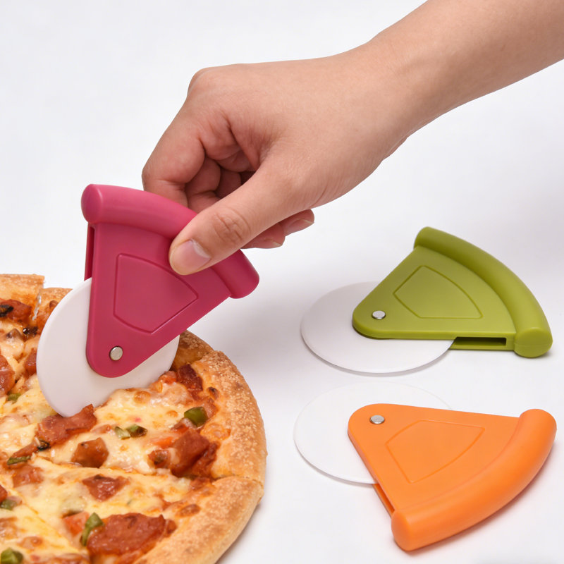 3 pièces coupeur de pizza en plastique (couleur aléatoire)