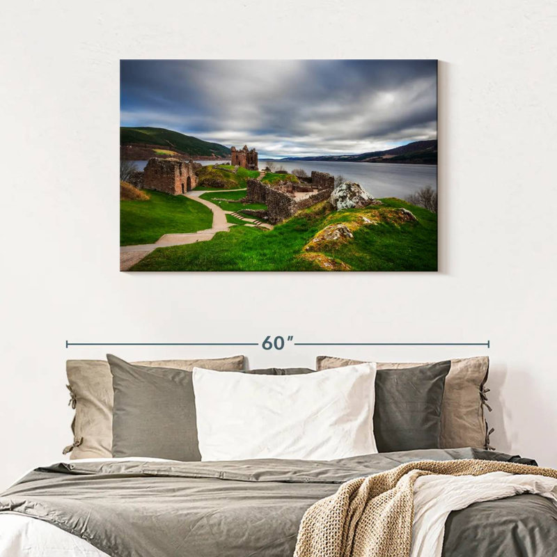 Lilie Urquhart Castle, H 30 po x l 45 po