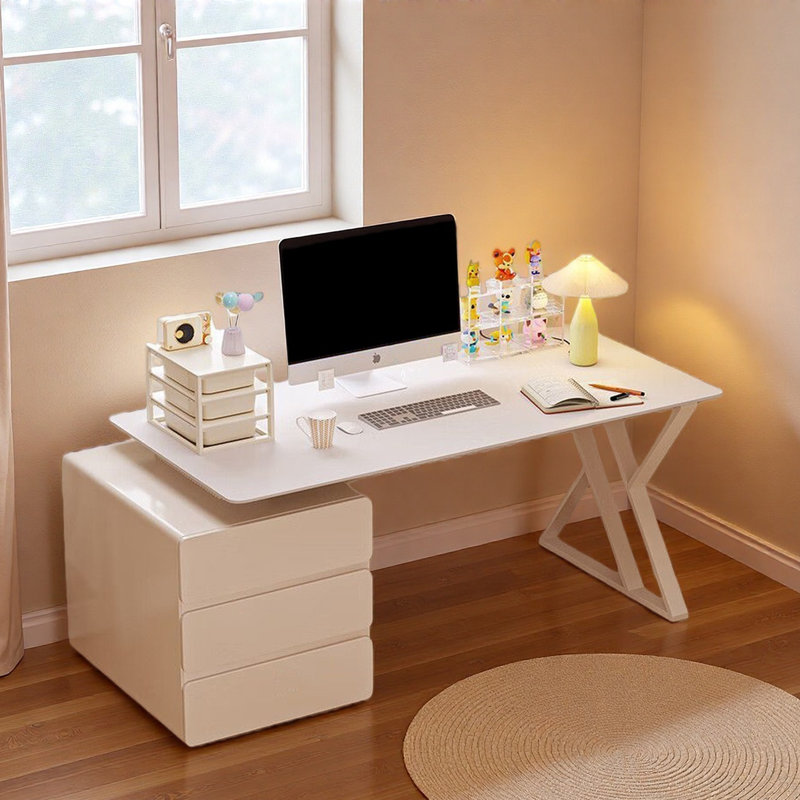 Bureau moderne de style crème avec pieds en fer, H 29,5 po x l 63 po x P 31,5 po