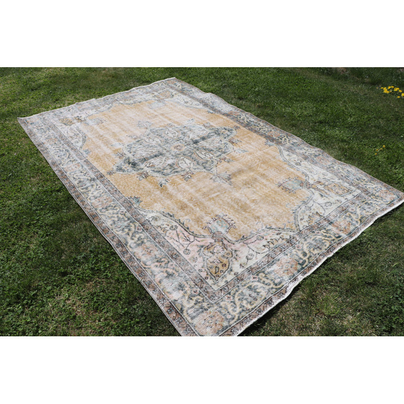 Grand tapis Oushak brun antique délavé avec motif à médaillons pour le salon