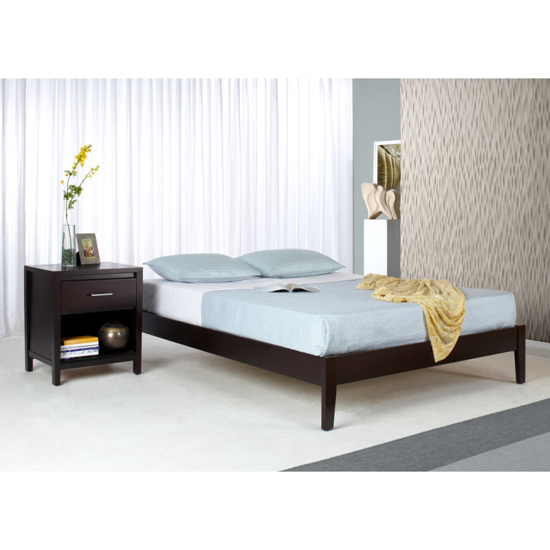 Lit standard en bois massif Dornoff, Grand lit